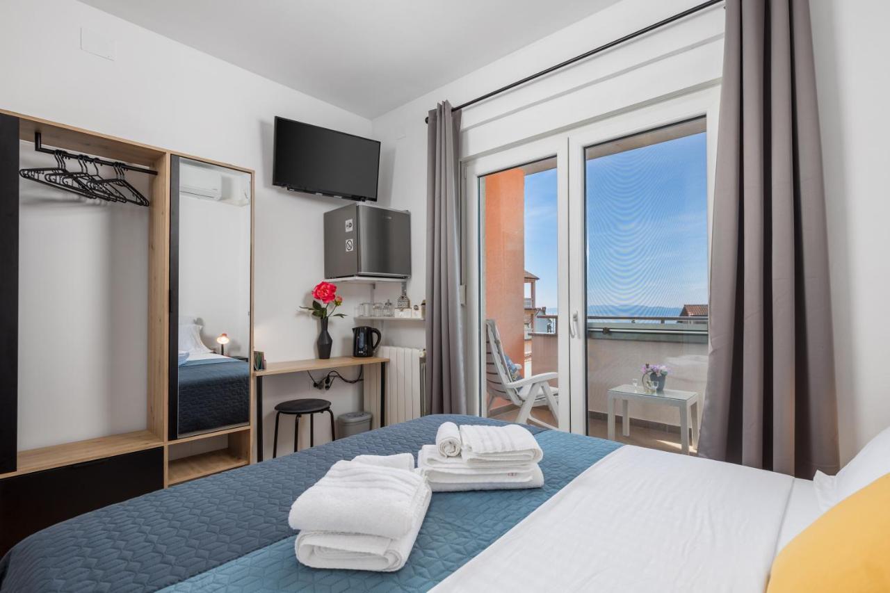 My Way Room, Parking, Sea View, Terrace Rijeka Buitenkant foto